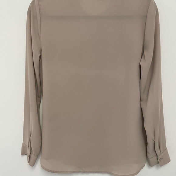✨GREAT CONDITION✨ Forever21 taupe button blouse - Picture 4 of 4